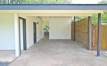 5204 Bedford St in Kingsland, TX - Building Photo - Building Photo