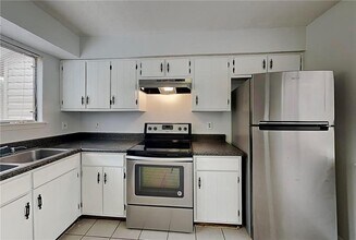 8577 Parkside Dr in Jonesboro, GA - Building Photo - Building Photo