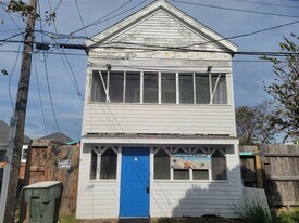 1915 Avenue O 1/2 in Galveston, TX - Building Photo