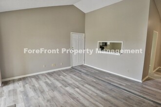 2255 Thousand Oaks Dr in San Antonio, TX - Building Photo - Building Photo