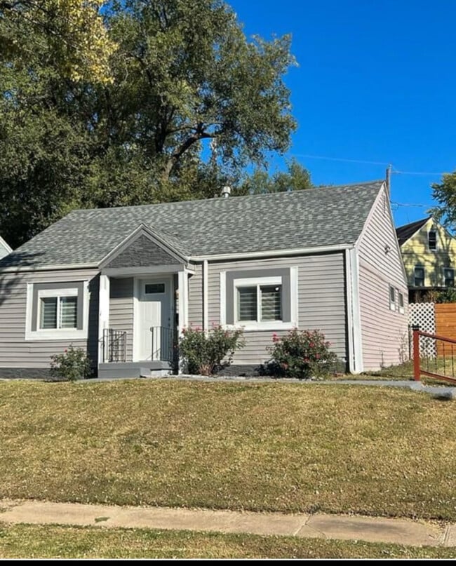 6439 Chestnut Ave in Kansas City, MO - Foto de edificio - Building Photo