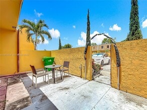 2686 NW 60th Way in Sunrise, FL - Building Photo - Building Photo