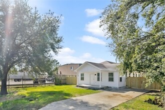 4415 Castor St, Unit 1066 in Houston, TX - Foto de edificio - Building Photo