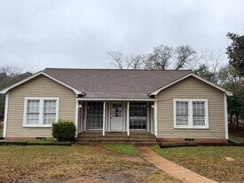2021 Center Rd in Nacogdoches, TX - Building Photo