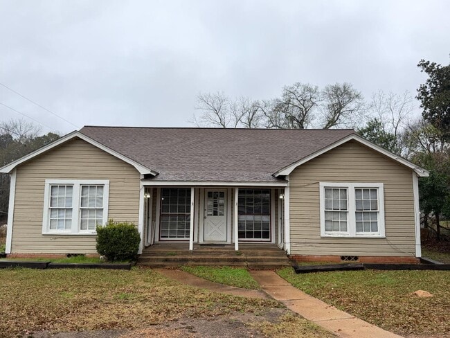 property at 2021 Center Rd