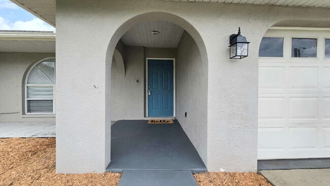 8013 Sandpiper Rd in Ft. Myers, FL - Building Photo - Building Photo