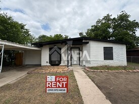 407 Creath Pl in San Antonio, TX - Building Photo