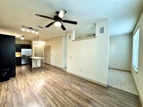 3788 Richmond Ave. in Houston, TX - Building Photo - Building Photo