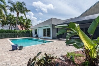 2500 Kings Lake Blvd in Naples, FL - Building Photo - Building Photo