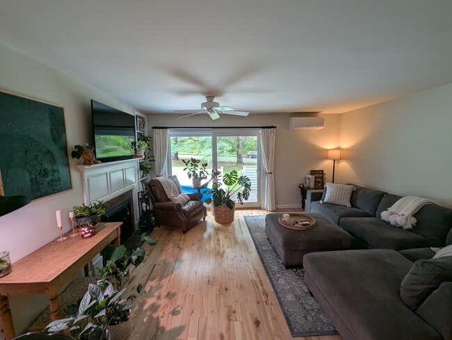 33 Harbor View Rd in South Burlington, VT - Building Photo - Building Photo