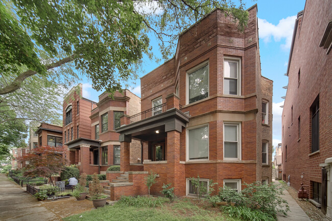 1240 W Cornelia Ave in Chicago, IL - Building Photo - Building Photo