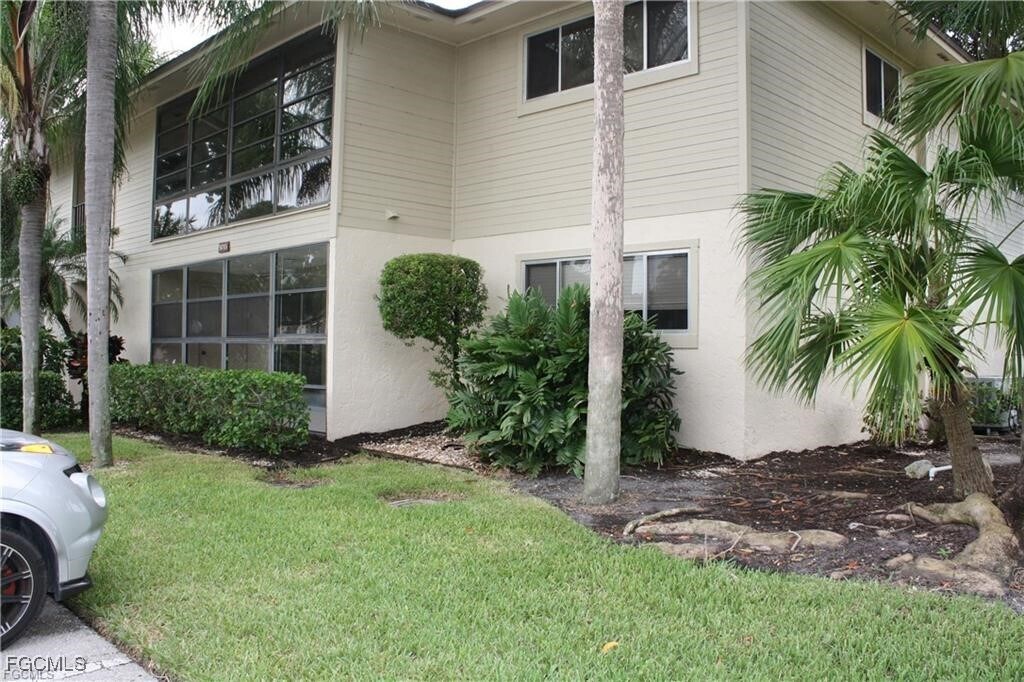 5713 Foxlake Dr in North Fort Myers, FL - Building Photo
