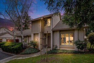 402 Hogarth Terrace in Sunnyvale, CA - Building Photo