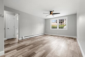 99 E Broadway in Derry, NH - Building Photo - Building Photo