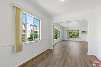 10301 1/2 Ilona Ave in Los Angeles, CA - Building Photo - Building Photo