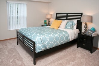 Chaska Place Apartments in Chaska, MN - Building Photo - Building Photo