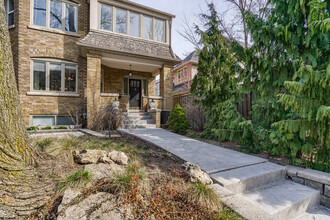 4 Oriole Gdns in Toronto, ON - Building Photo - Building Photo