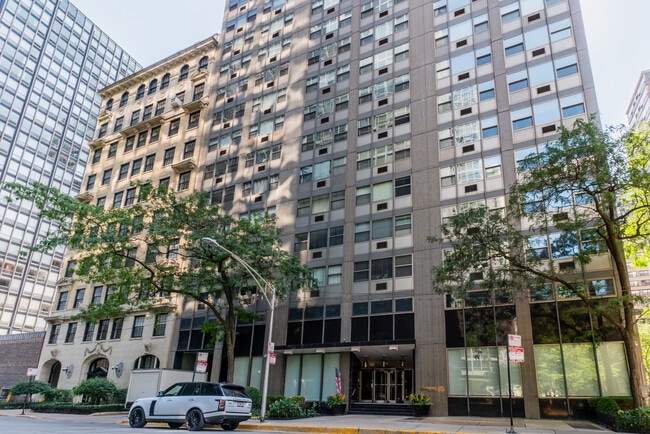 property at 253 E Delaware Pl