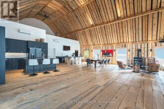 877 Huntmar Dr in Ottawa, ON - Building Photo - Building Photo