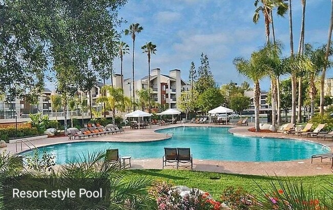 5565 Canoga Ave, Unit # in Woodland Hills, CA - Building Photo - Building Photo