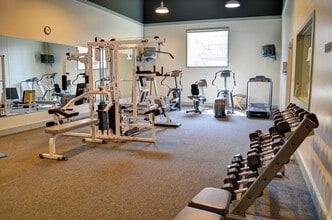 16817 Larch Way, Unit C106 in Lynnwood, WA - Foto de edificio - Building Photo