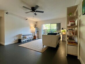 13720 SW 90th Ave, Unit Heather Walk in Miami, FL - Building Photo - Building Photo