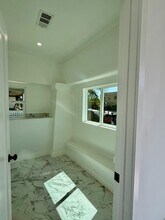 151 E 47th St, Unit 151 in Los Angeles, CA - Building Photo - Building Photo