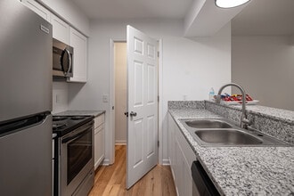 Mammoth at the Orchard Apartments in Rogers, AR - Building Photo - Interior Photo