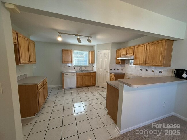 6735 Moss Lake Rd in Charlotte, NC - Building Photo - Building Photo