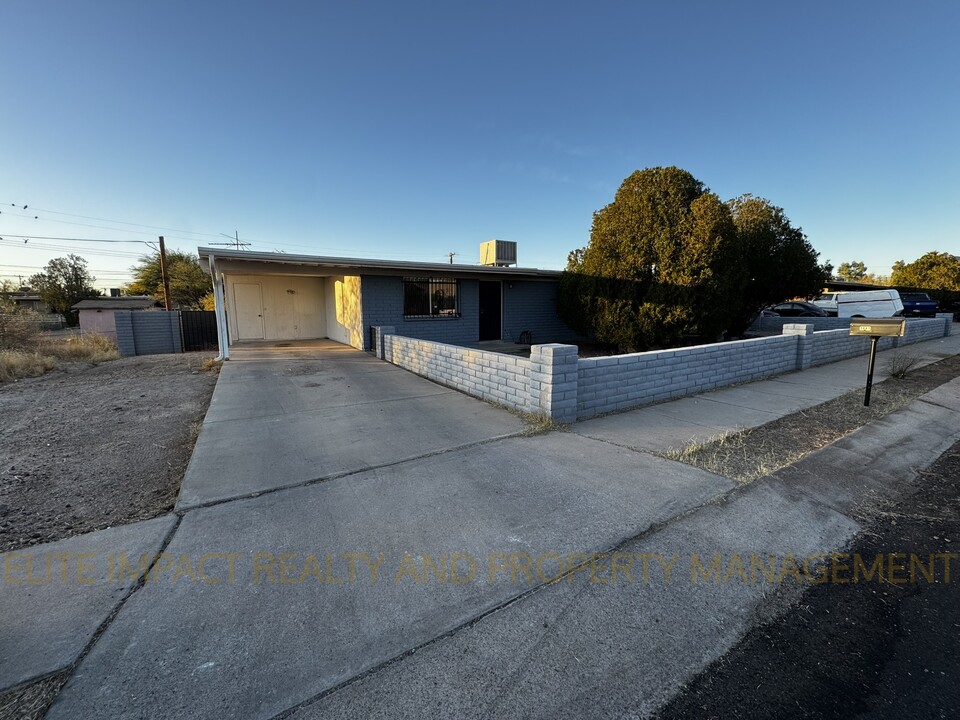 1841 W Dominy Rd in Tucson, AZ - Building Photo