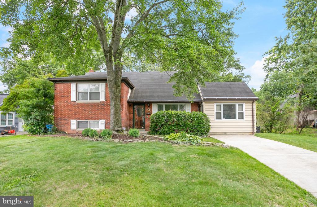 6833 Inverness Dr in Springfield, VA - Building Photo