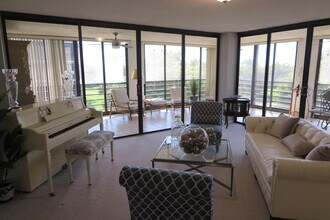 7578 Regency Lake Dr in Boca Raton, FL - Building Photo - Building Photo