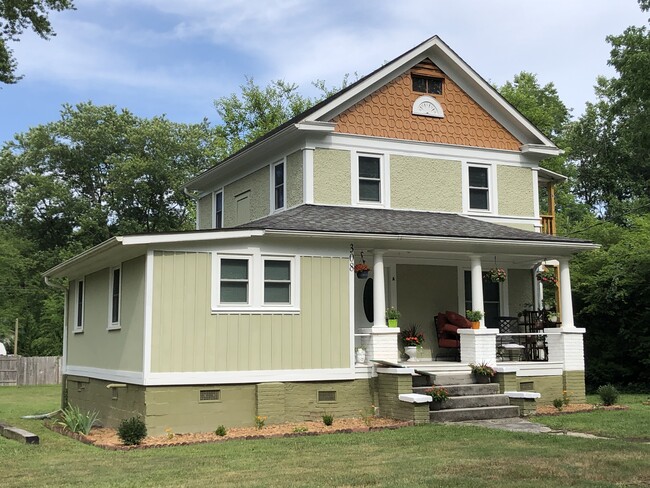 308 Rose St, Unit A in Hendersonville, NC - Building Photo - Building Photo