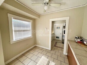 4476 E Washington Ave in Fresno, CA - Building Photo - Building Photo