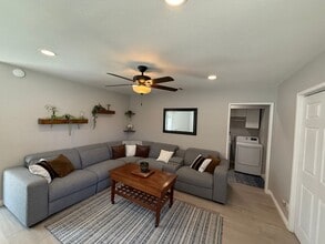 19 Abrazo Dr in Camarillo, CA - Building Photo - Building Photo