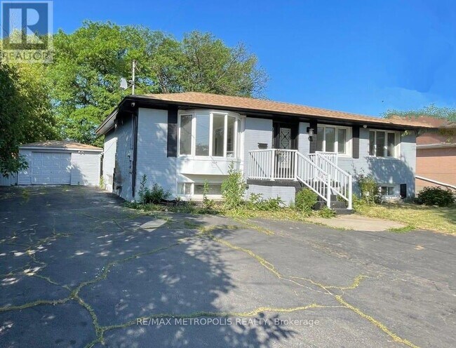 575 Third Line in Oakville, ON - Building Photo - Building Photo