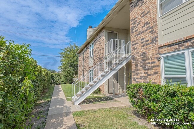 2200 E Trinity Mls Rd in Carrollton, TX - Building Photo - Building Photo