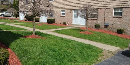 Plum Park Apartments in Plum, PA - Building Photo - Building Photo