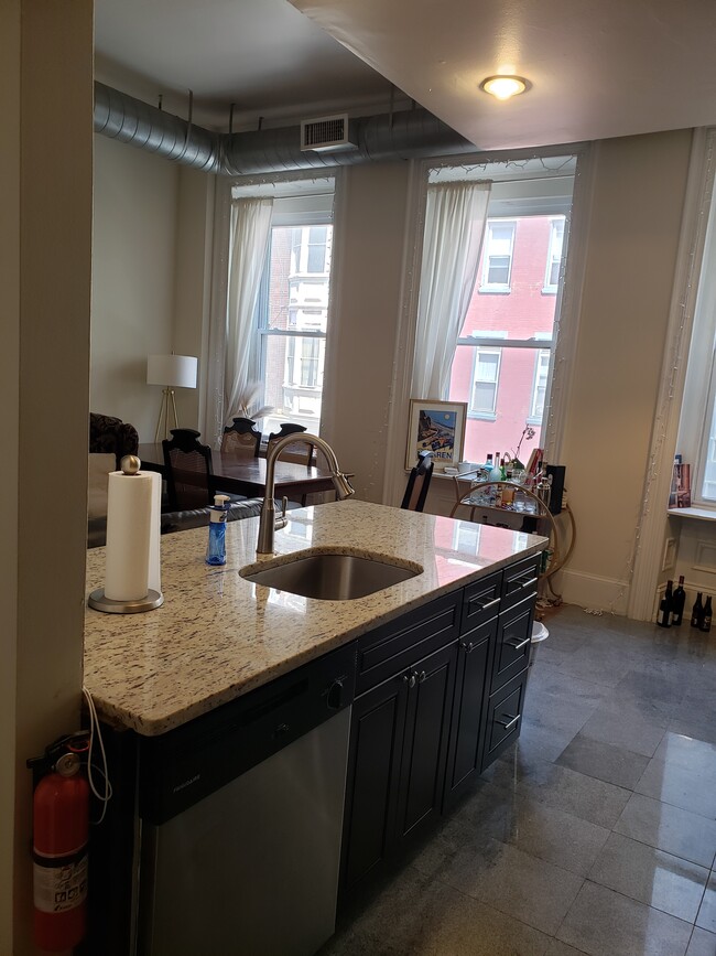 2008 Chestnut St, Unit 2F photo'