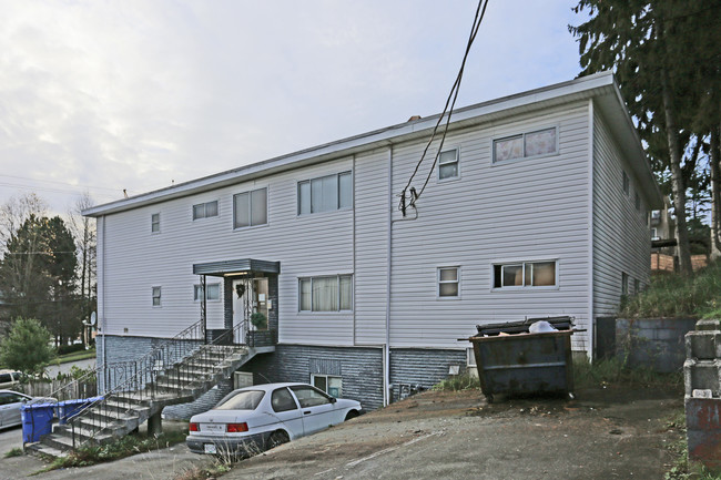 Pine Crest in New Westminster, BC - Building Photo - Building Photo