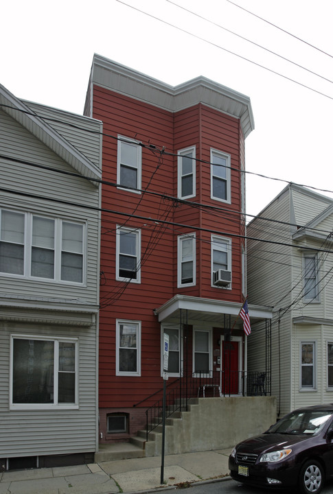 42 19th St in Bayonne, NJ - Building Photo