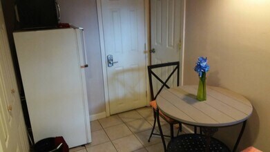 224 Evans Ln in Alexandria, VA - Foto de edificio - Building Photo