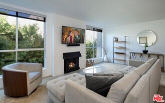 927 Kings Rd in West Hollywood, CA - Building Photo