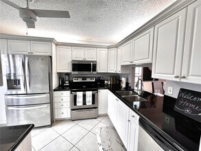 587 Banks Rd in Margate, FL - Building Photo - Building Photo