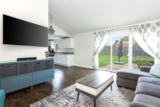 2280 Bannister Ln in Aurora, IL - Building Photo - Building Photo