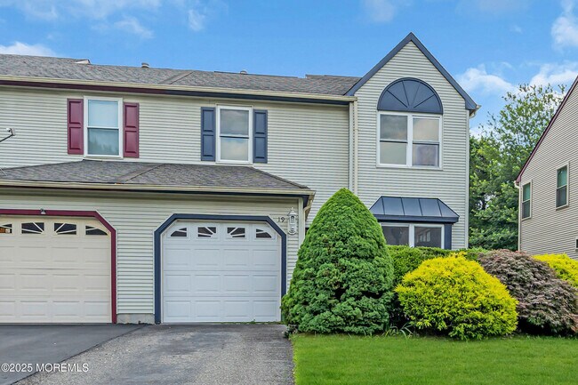 19 Longbrook Ln in Freehold, NJ - Building Photo - Building Photo