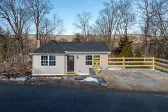 11 Oakwood Ave in Greenwood Lake, NY - Building Photo - Building Photo