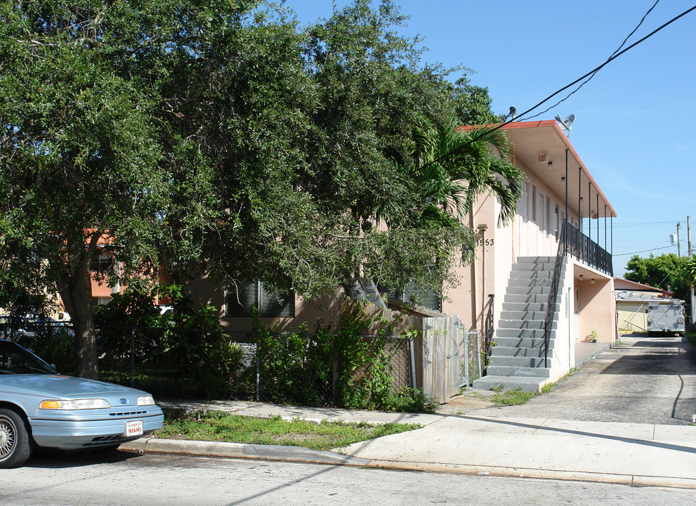 1553 SW 5th St in Miami, FL - Building Photo