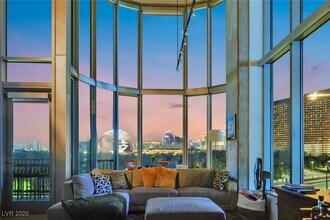 360 E Desert Inn Rd in Las Vegas, NV - Building Photo - Building Photo