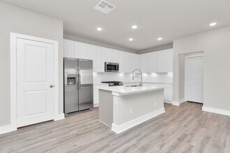 21003 Bay Vlg Dr in Cypress, TX - Building Photo - Building Photo